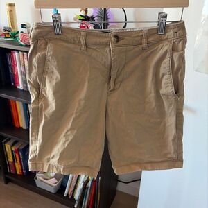 Hollister Men's Advanced Stretch Flat Front Chino Shorts Beige Size 38